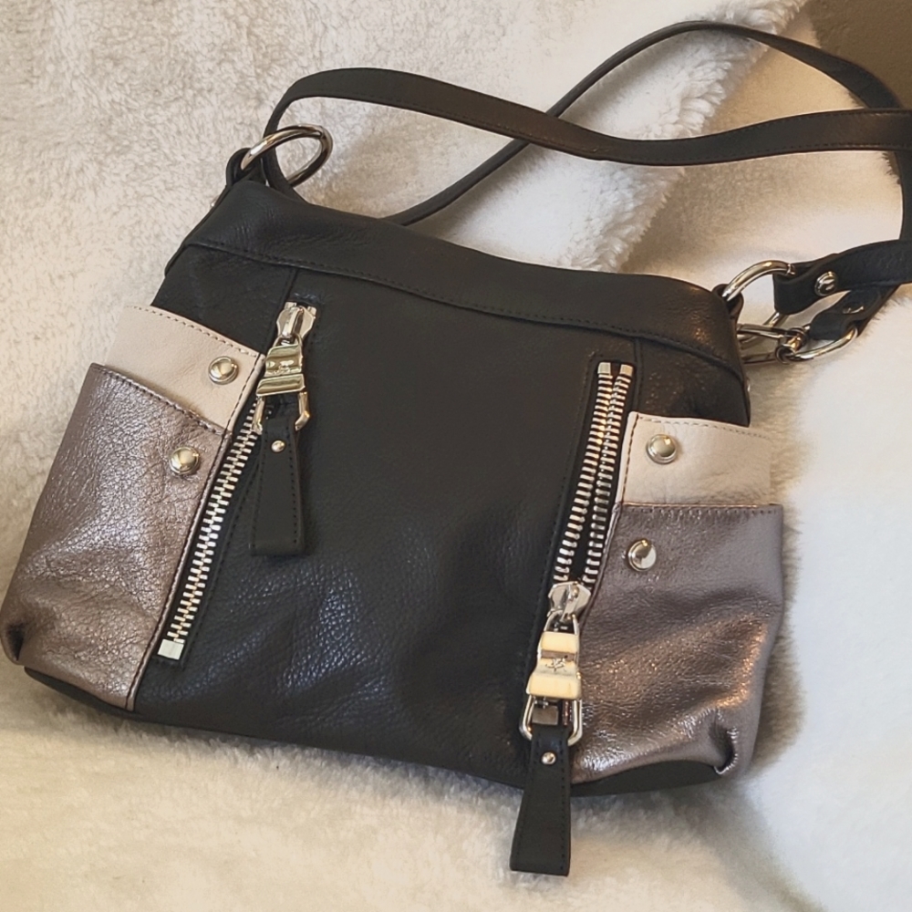 Leather shoulder bag